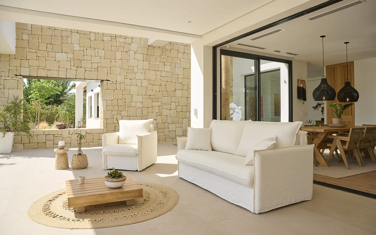 Mobiliario de salón coordinado para una vivienda en España