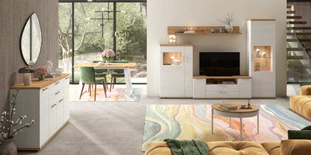 Salón contemporáneo con mueble de televisión, mesa y acabados claros