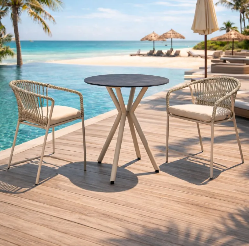 Conjunto compacto de mesa y sillas para terraza