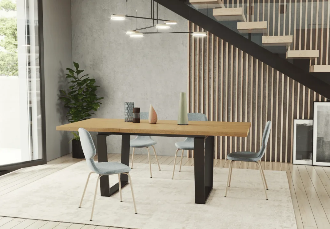Mesa de comedor de madera con banco y sillas